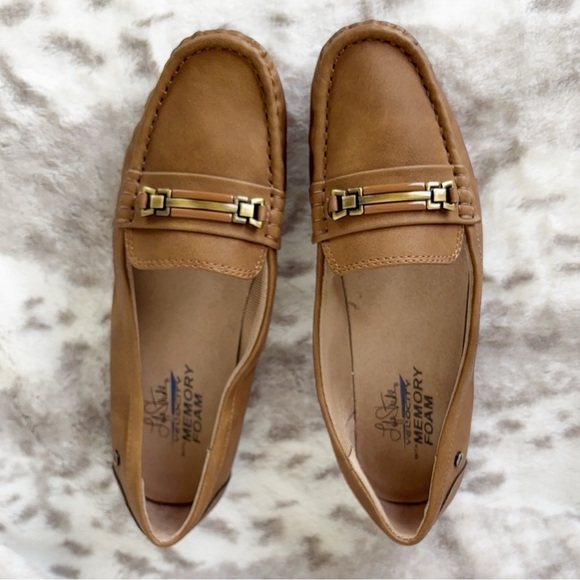 LifeStride Tan Loafers with Gold Hardware | Size 8.5M - Picture 10 of 12